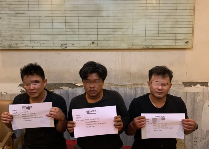 Pengedar narkoba di Jambi Coba Kabur Lewat Plafon Kamar Mandi saat digerebek Polisi 