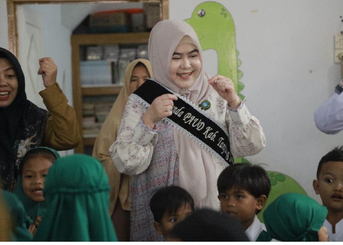 Kawal Wajib Belajar 13 Tahun, Bunda PAUD Tanjab Barat Tinjau Langsung MPLS Anak Suku Duano