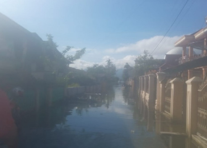 Ratusan Rumah Masih Terendam di Tanco, Jalan Semerap-Lempur tak Bisa Dilalui