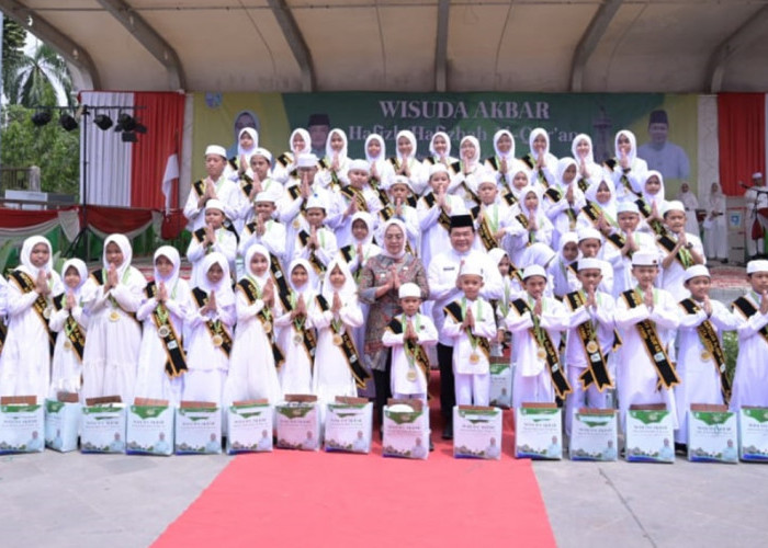 Lantunan Al-Quran Menggema di Balai Kota, Pj Wali Kota Jambi Wisuda Ribuan Penghafal Cilik