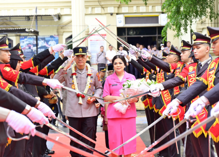 Tradisi Adat dan Pedang Pora Warnai Penyambutan Irjen Pol Krisno H Siregar