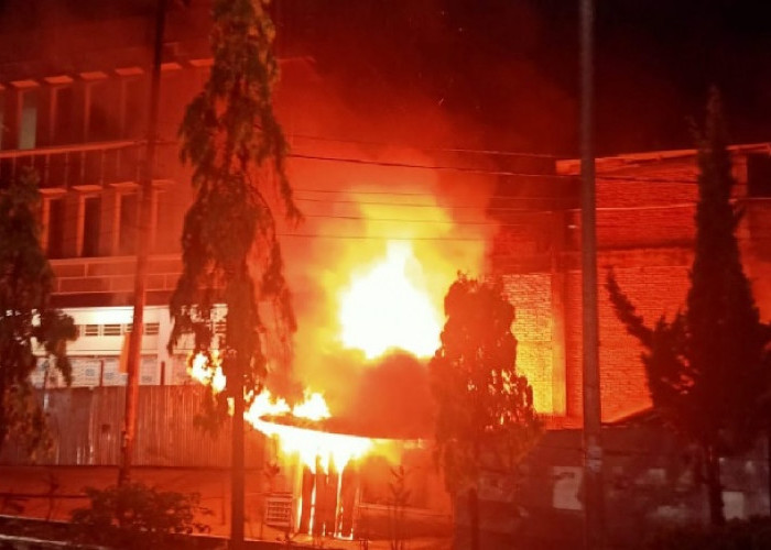 Kebakaran Toko Buku dan Alat Tulis di Sungai Penuh, Kerugian Capai Rp 2 Miliar
