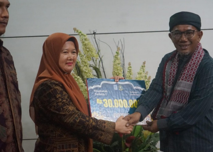 Pj Bupati Merangin Serahkan Bonus Khafilah MTQ ke-53 Tingkat Provinsi Jambi