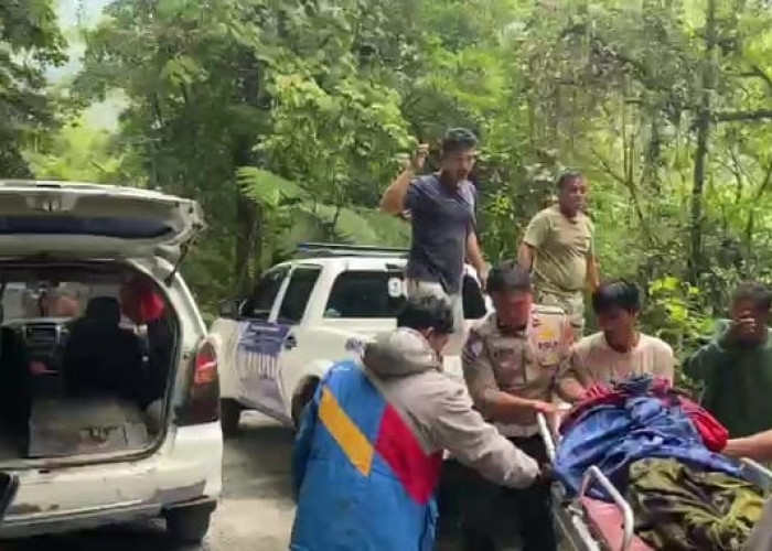 Breaking News..Mobil Masuk Jurang Sungai Penuh–Tapan, Dua Tewas