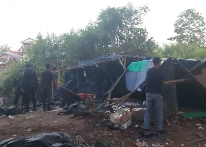 Polisi Grebek Kampung Narkoba di Pulau Pandan