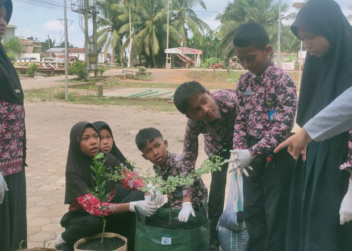 SKK Migas PetroChina-UIN Jambi Tingkatkan Pengetahuan Pertanian Lewat Kebun Literasi Bersama Siswa SD 