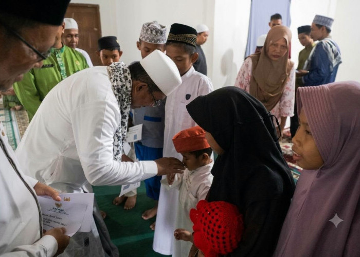 Bupati Anwar Sadat Ajak Masyarakat Lubuk Bernai Perkuat Keagamaan dan Kepedulian Sosial Saat Safari Jumat