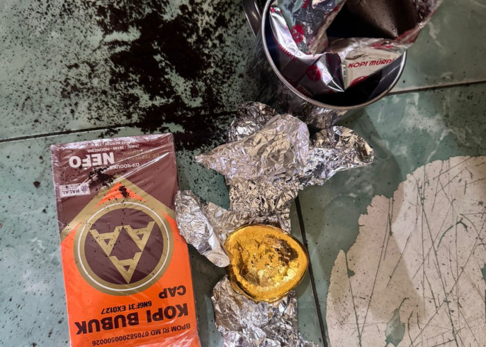 Petugas X-Ray Cargo Bandara Curiga Kemasan Bubuk Kopi, Ternyata Berisi Emas 