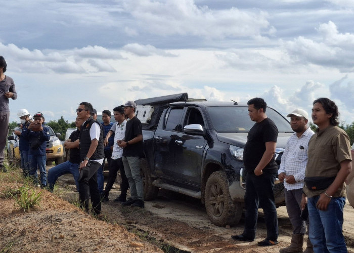 Ambil Sampel di Bekas Galian Tambang Batubara di Batin XXIV 