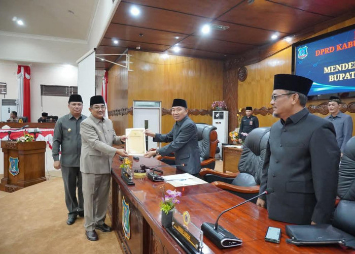 Bupati Hadiri Rapat Paripurna DPRD untuk Pengumuman Penetapan Pasangan Calon Bupati dan Wakil Bupati Terpilih 