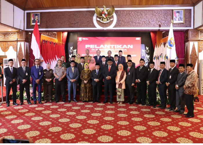 Gubernur Al Haris Resmi Lantik Sudirman sebagai Komisaris Utama Bank Jambi yang Baru