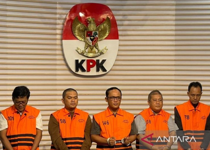 TENG! Bupati Lampung Tengah dan Sang Adik Ditetapkan Tersangla