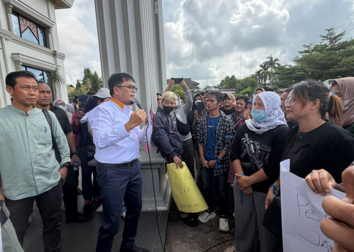 Jawab Tuntutan MBG Ribuan Massa, Waka DPRD Ivan Wirata : Tata Kelola Yang Perlu Diperbaiki, Bukan Penghentian 