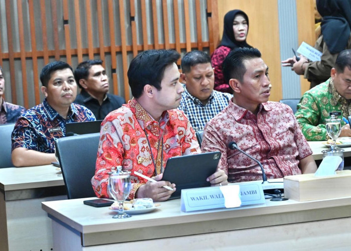 Bersama Gubernur, Wawako Diza Perjuangkan Pendidikan Kota Jambi di Hadapan Mendikdasmen