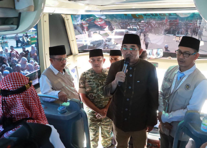 Bupati Anwar Sadat Sambut Kepulangan 270 Jamaah Haji Tanjung Jabung Barat Kloter 21 Tahun 2026