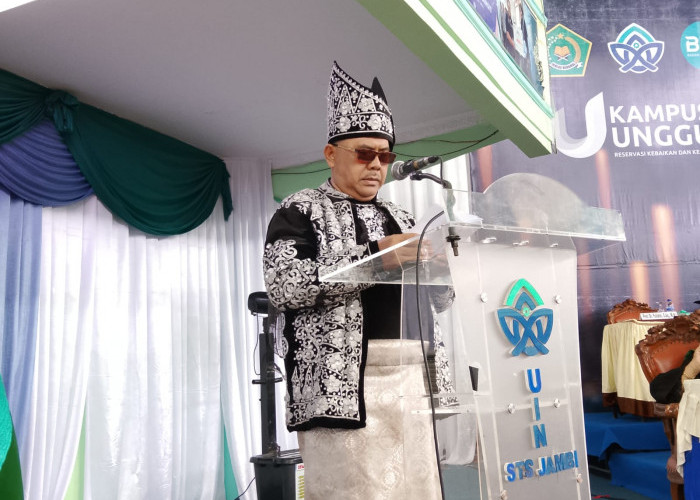 Prof. Dr. H. Lukman putra Sarolangun Resmi di Kukuhkan jadi Guru besar