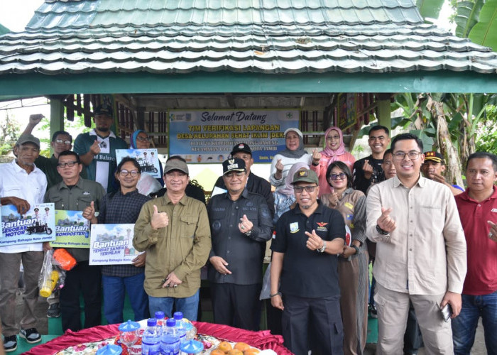Wali Kota Maulana Distribusikan Bantuan Alat Kebersihan Dari Kementerian Lingkungan Hidup