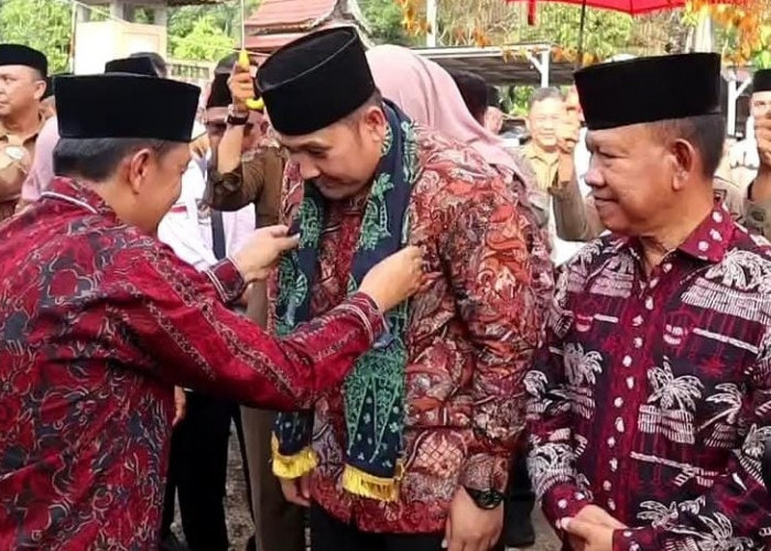 Begitu Masuk Merangin, Bupati H M Syukur Disambut Secara Adat