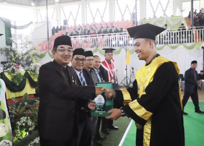 Bupati Anwar Sadat Minta UNIS An-Nadwah Buka Prodi Kelautan dan Cegah Generasi Stroberi Saat Wisuda XXII