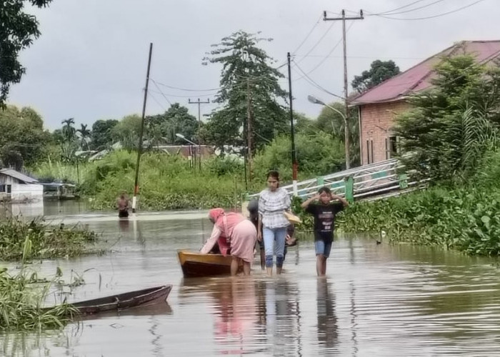 Selalu Banjir Saat Hujan, Dewan Desak PUPR Tinggikan Jalan Kawasan Legok