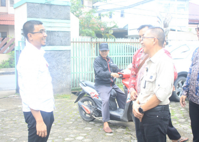 OJK - FKIJK - Bank Jambi Peduli Bantuan Sosial kepada Korban Banjir di Kota Jambi