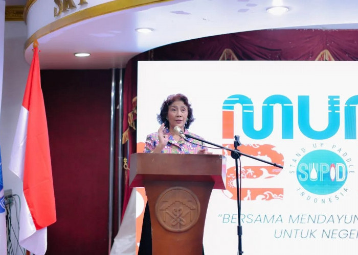 Susi Pudjiastuti Terpilih Sebagai Ketua Umum Stand Up Paddle Indonesia