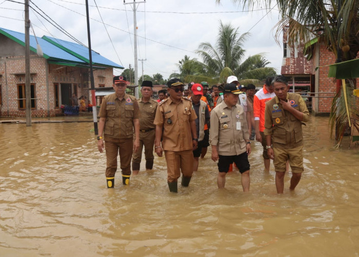 Gubernur Al Haris Pastikan Kebutuhan Korban Banjir Terpenuhi