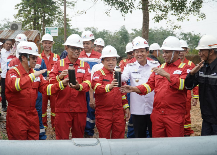 Al Haris Dampingi Wamen ESDM Uji Coba Sumur Minyak Rakyat di Tempino :Pastikan Manfaat Ekonomi - Lingkungan