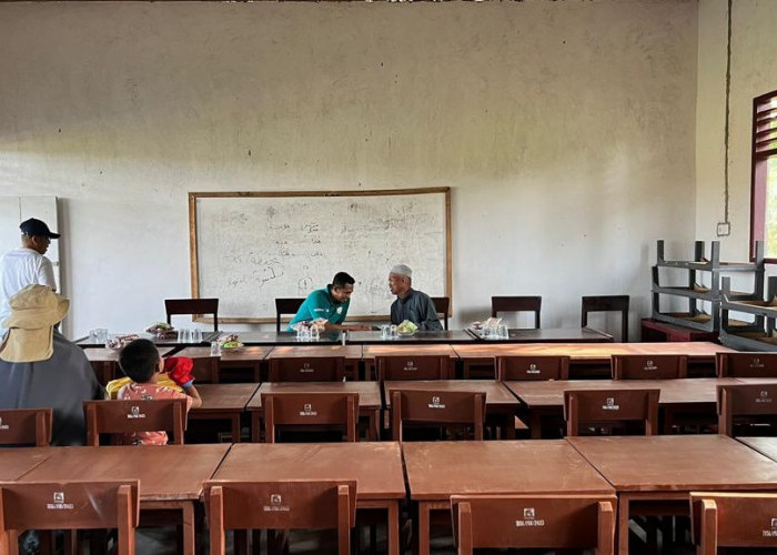 Peduli Pendidikan, PTPN  Berikan 35 Set Meja Kursi