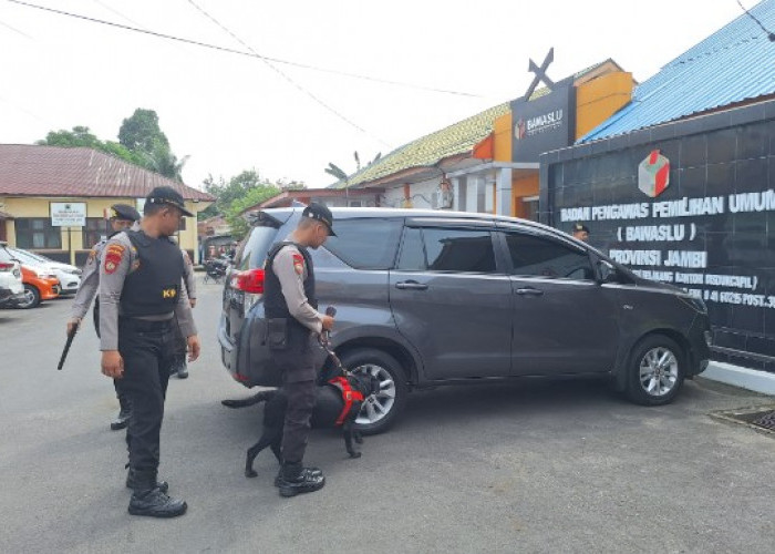 Sterilisasi Kantor KPU Dan Bawaslu Provinsi Jambi, Polda Jambi Turunkan Tim K-9