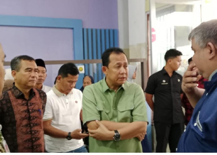 Puluhan Siswa Dilarikan ke RS, Bupati BBS Pastikan Korban Keracunan MBG Dirawat Gratis