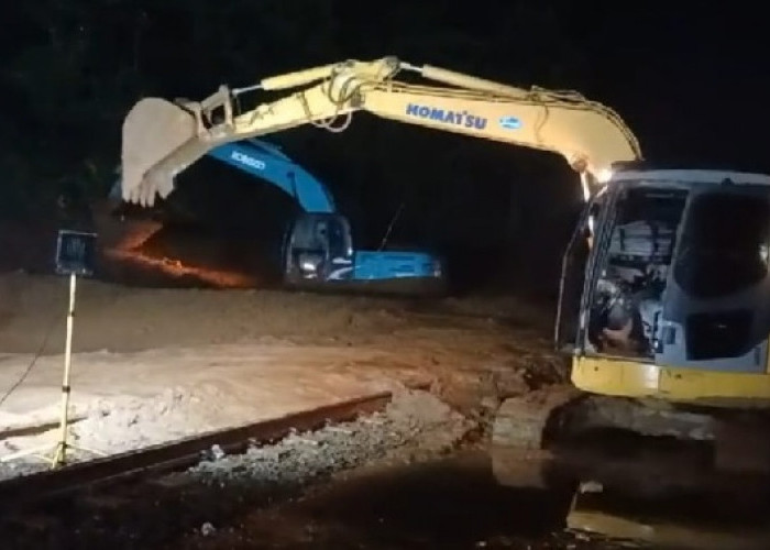 Longsor pada Jalur Kereta di Banyumas,Tim Gabungan Berjibaku Bersihkan