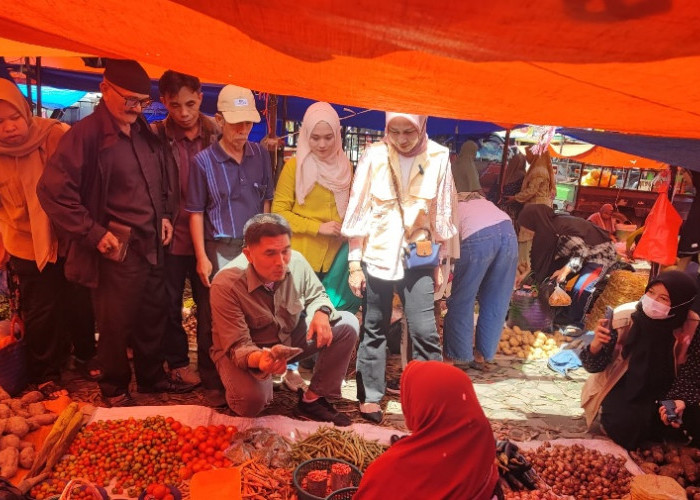 Blusukan di Pasar Tradisional, Dr Deri Serap Aspirasi Pedagang  