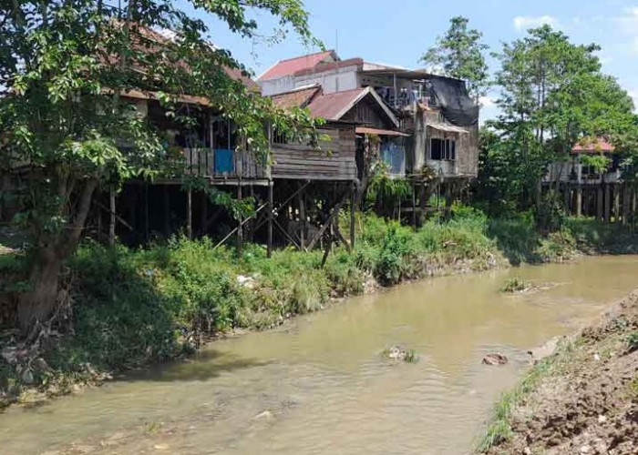 Rumah Warga di Kecamatan Pasar-Kota Jambi Terancam Ambruk