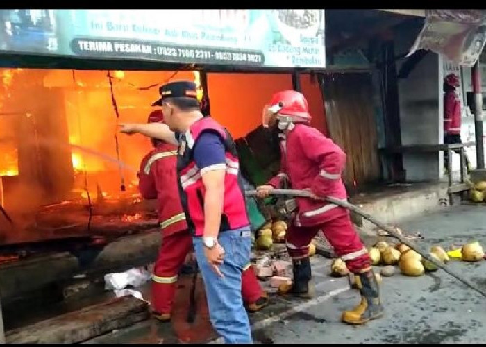 Dua Rumah dan Enam Outlet di Jalan Soemantri Dilalap Si Jago Merah, Api Diduga Muncul dari Es Teh Indonesia 