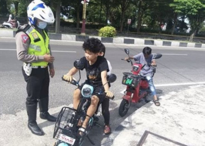 Pantaskah Anak ke Sekolah Naik Sepeda Listrik? Ini Kata Psikolog Anak dari Kampus UI