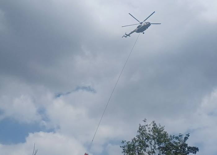 Karhutla Terjadi di Dekat Permukiman Warga, Helikopter Water Bombing Diterjunkan