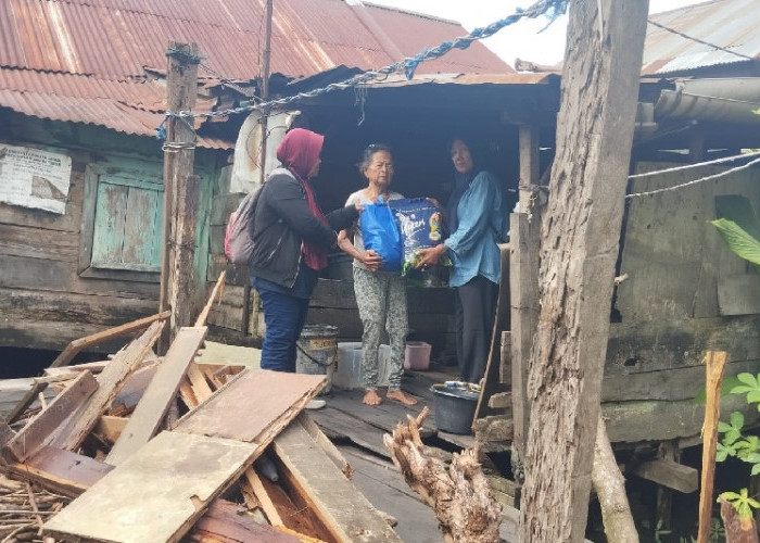 Bikin Haru! Iwako Peduli Bagikan 50 Paket Bantuan untuk Dhuafa Jelang Lebaran