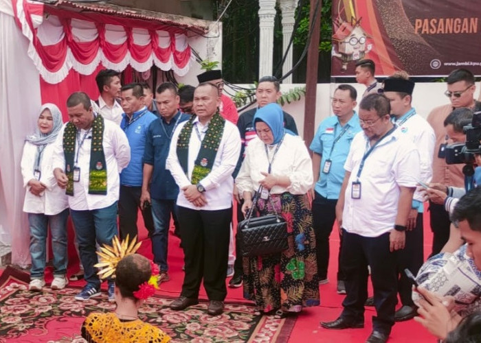 Kader Dan Pengurus PAN Dampingi Romi-Sudirman Mendaftar di KPU Provinsi Jambi