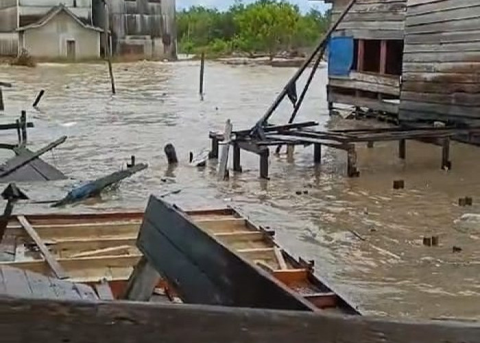 Puluhan Rumah di Tanjabtim Dihantam Gelombang Tinggi