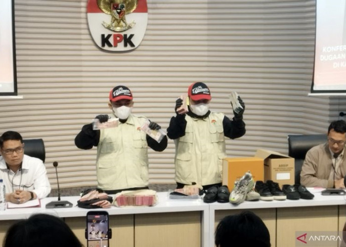 KPK Tetapkan Bupati Tulungagung-Ajudan Tersangka Dugaan Korupsi Pemerasan