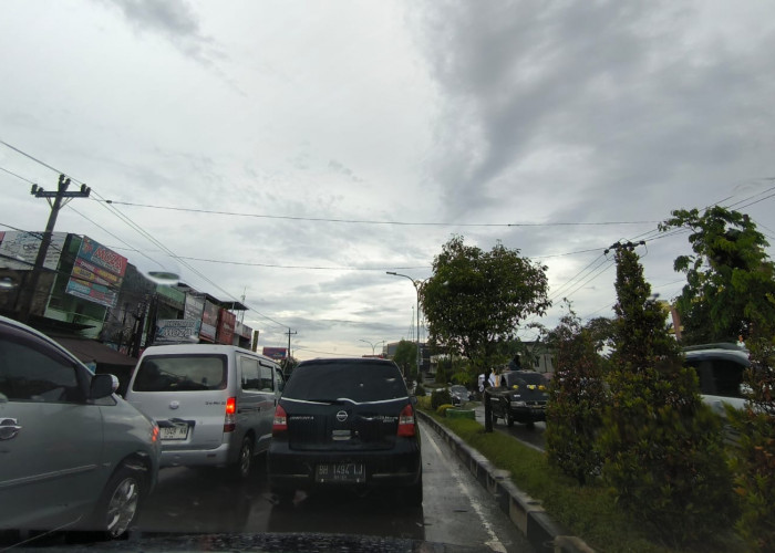 Macet Parah 2 Jam Terjebak di Jalur Kuburan China Simpang Rimbo