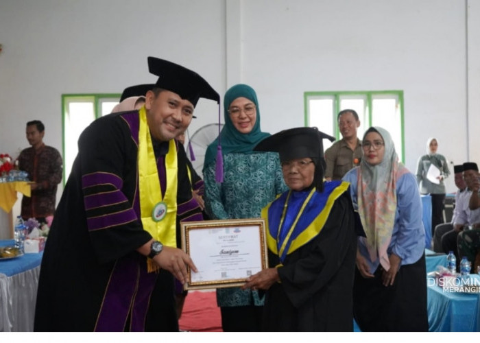 Salut dan Bangga, Bupati M. Syukur Wisudakan 150 Lansia Tangguh 'S1' dan 'S2' di Pamenang Barat