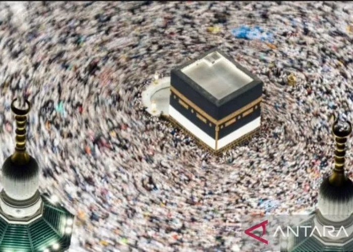 Jemaah Haji Berpamitan Dengan Tawaf Wada dan Doa di Masjidil Haram