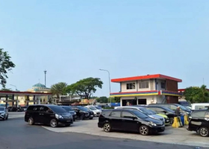 Atasi Kepadatan Tol Jakarta-Cikampek, Petugas Buka Tutup Rest Area