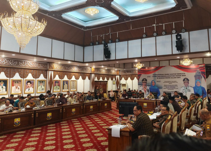 Gubernur Al Haris Evaluasi Progres Jalan Khusus Batubara, Soroti Progres Putra Bulian Properti Paling Rendah