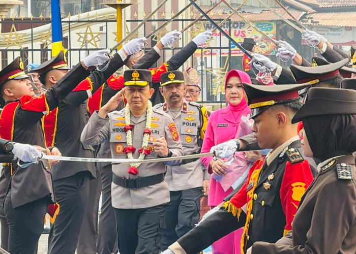 Tradisi Pedang Pora dan Adat Melayu Jambi Sambut Kapolda Jambi Irjen Pol Widodo