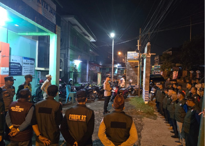 Kapolsek Jambi Timur Pimpin Patroli Bersama Forum RT Tanjung Pinang, Jaga Kamtibmas Lingkungan