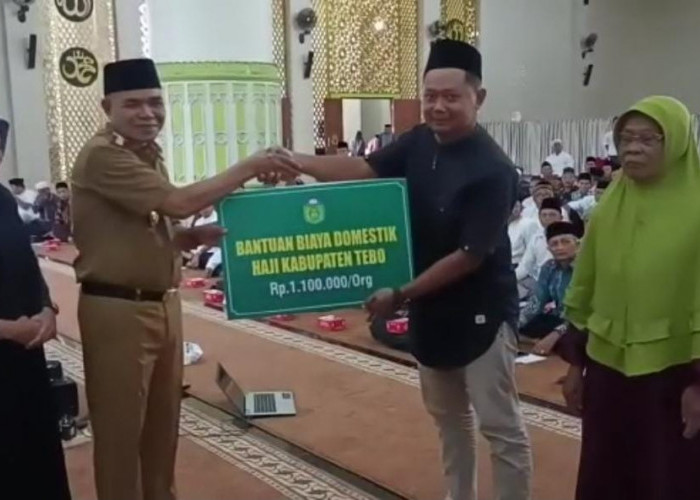 Pj Bupati Aspan Salurkan Bantuan Kepada CJH Kabupaten Tebo