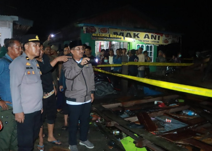 Tinjau Lokasi Kebakaran di Teluk Nilau, Bupati Anwar Sadat Instruksikan Penanganan Maksimal